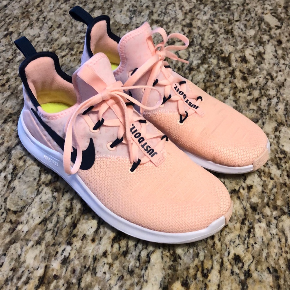 EUC Nike TR 8